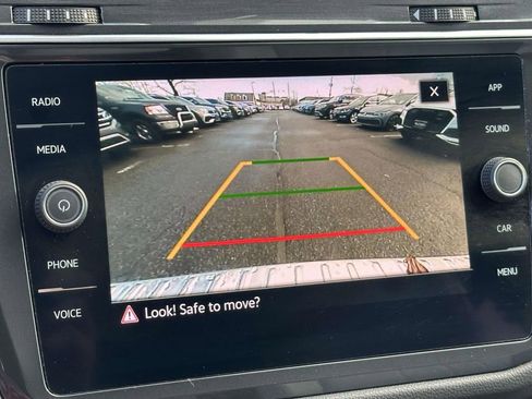 Used 2022 Volkswagen Tiguan SE image 18