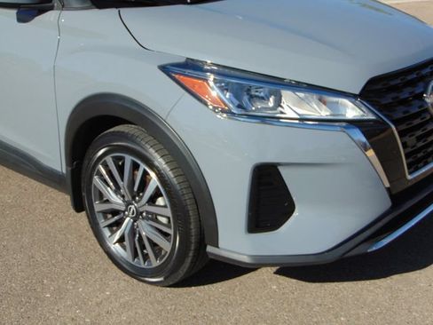 Used 2023 Nissan Kicks SV FWD image 2
