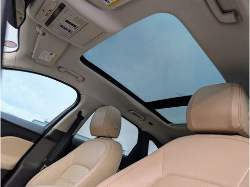 Used 2018 Jaguar F-PACE Prestige image 16