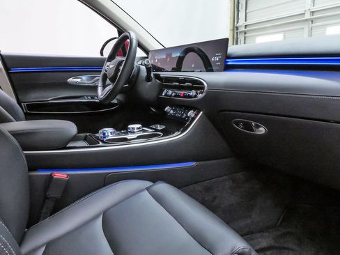 Certified 2026 Genesis GV70 2.5T AWD/4WD image 12