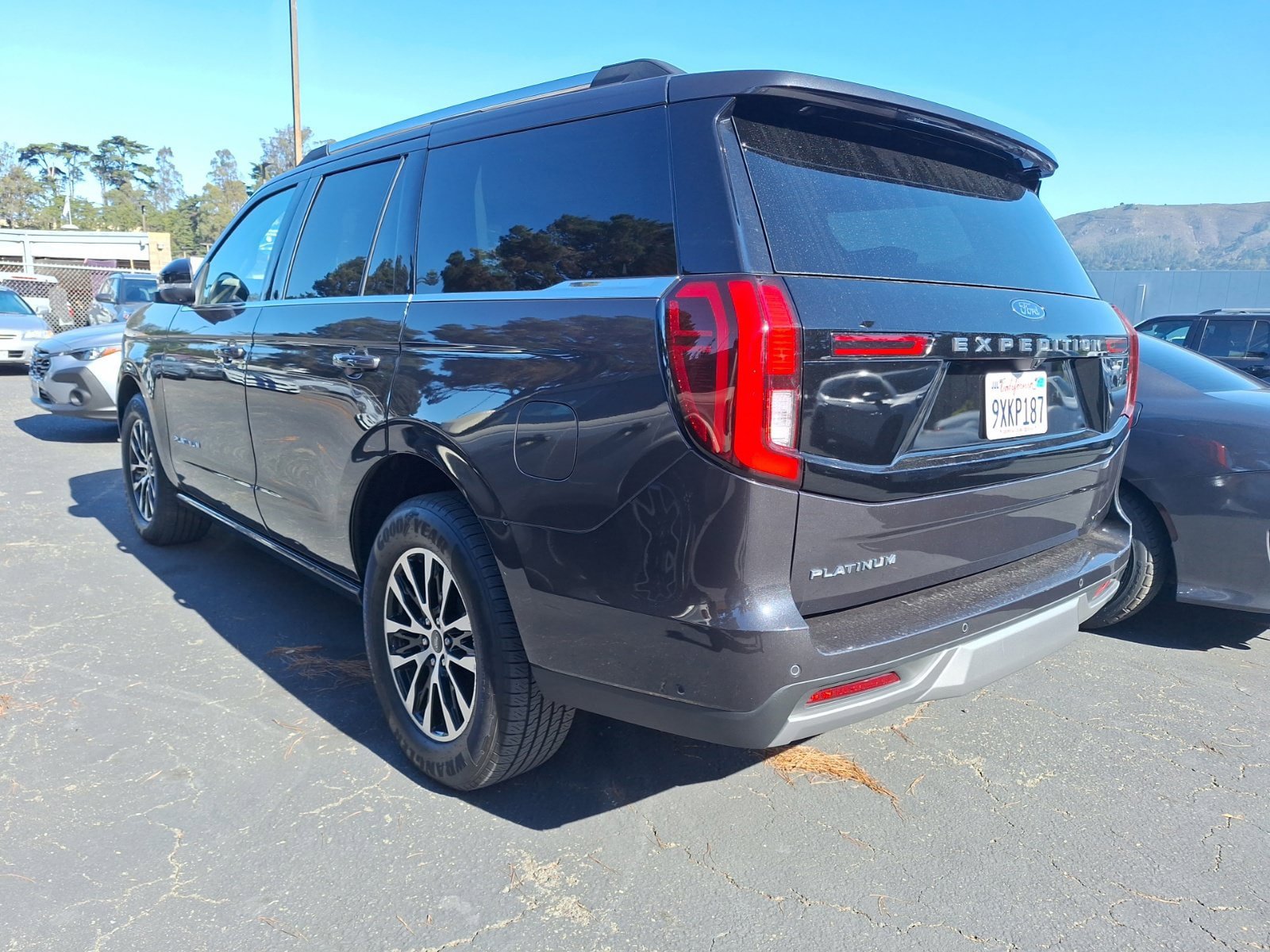 Used 2025 Ford Expedition Platinum AWD/4WD image 5