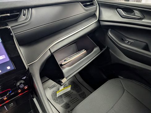 New 2025 Jeep Grand Cherokee Laredo X w/ Trailer Tow Package image 18