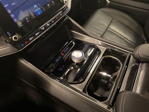 Used 2023 Jeep Wagoneer L 4WD w/ Premium Group I image 15