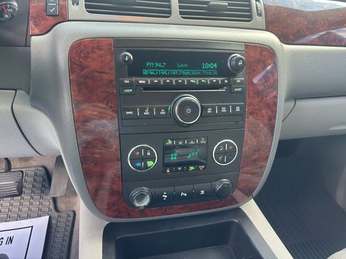 Used 2009 Chevrolet Avalanche LT RWD image 16