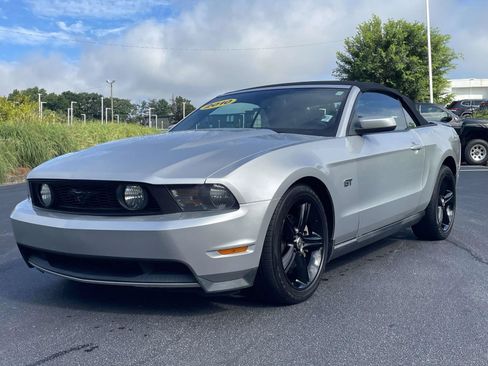 Used 2010 Ford Mustang GT RWD image 3