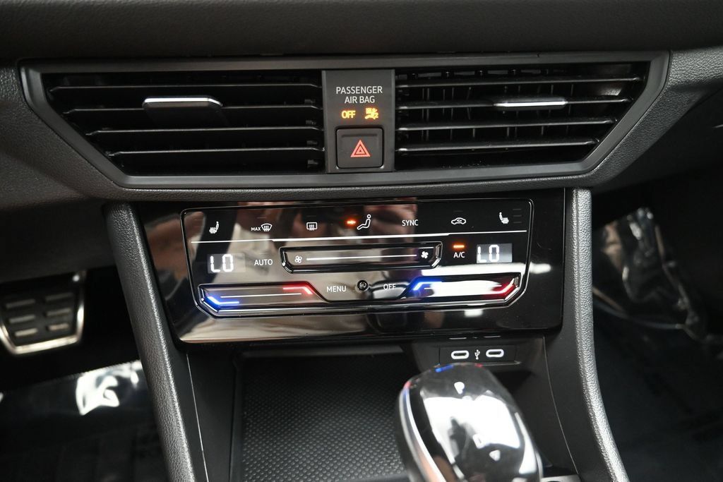 Used 2025 Volkswagen Jetta Sport FWD image 17