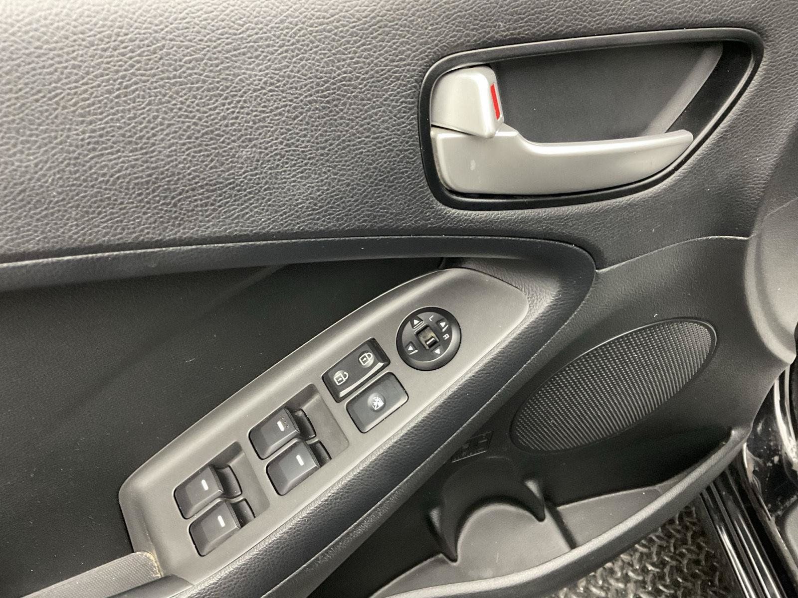 Used 2017 Kia Forte LX FWD image 10
