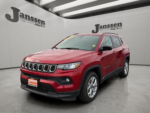 Used 2025 Jeep Compass Latitude image 8
