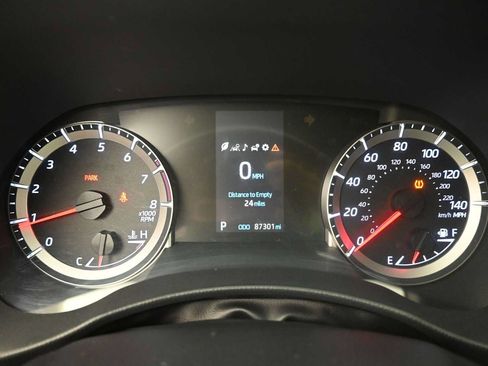 Used 2021 Toyota Highlander LE AWD/4WD image 7
