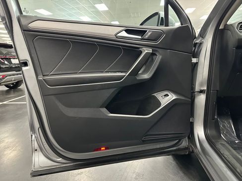 Used 2022 Volkswagen Tiguan SE image 14