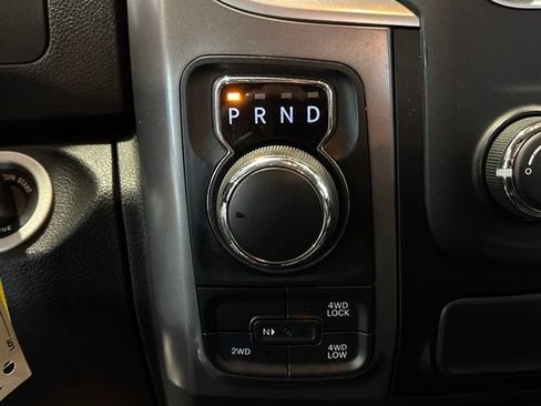 Used 2022 RAM 1500 Classic SLT AWD/4WD image 35