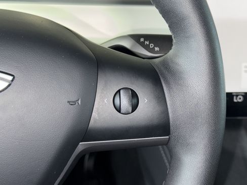 Used 2024 Tesla Model Y Long Range AWD/4WD image 23