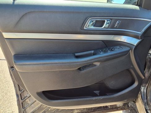 Used 2018 Ford Explorer XLT w/ Equipment Group 202A AWD/4WD image 13
