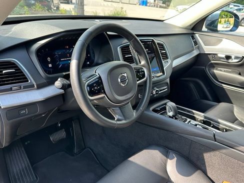 Used 2025 Volvo XC90 B5 Core AWD/4WD image 19