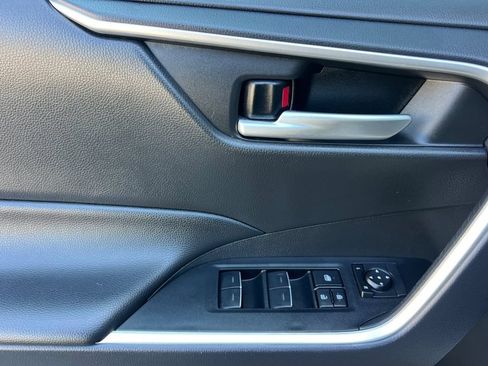 Used 2025 Toyota RAV4 XLE AWD/4WD image 10