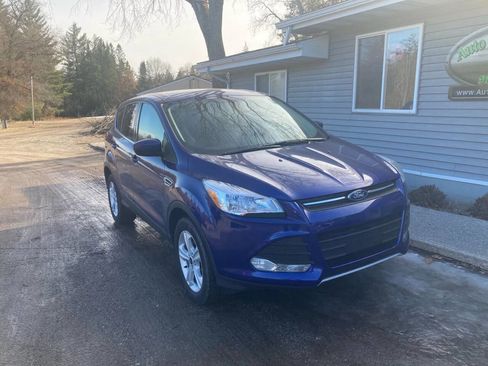 Used 2015 Ford Escape SE image 2