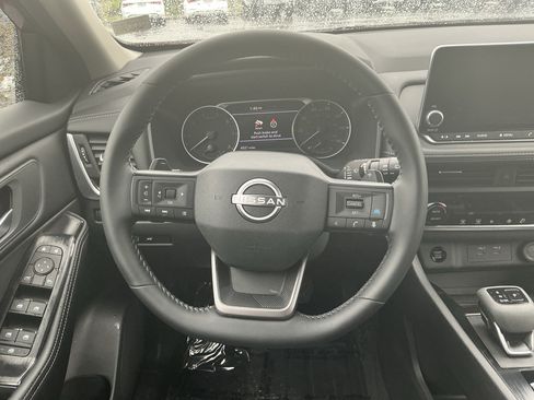 Used 2026 Nissan Rogue SV AWD/4WD image 14