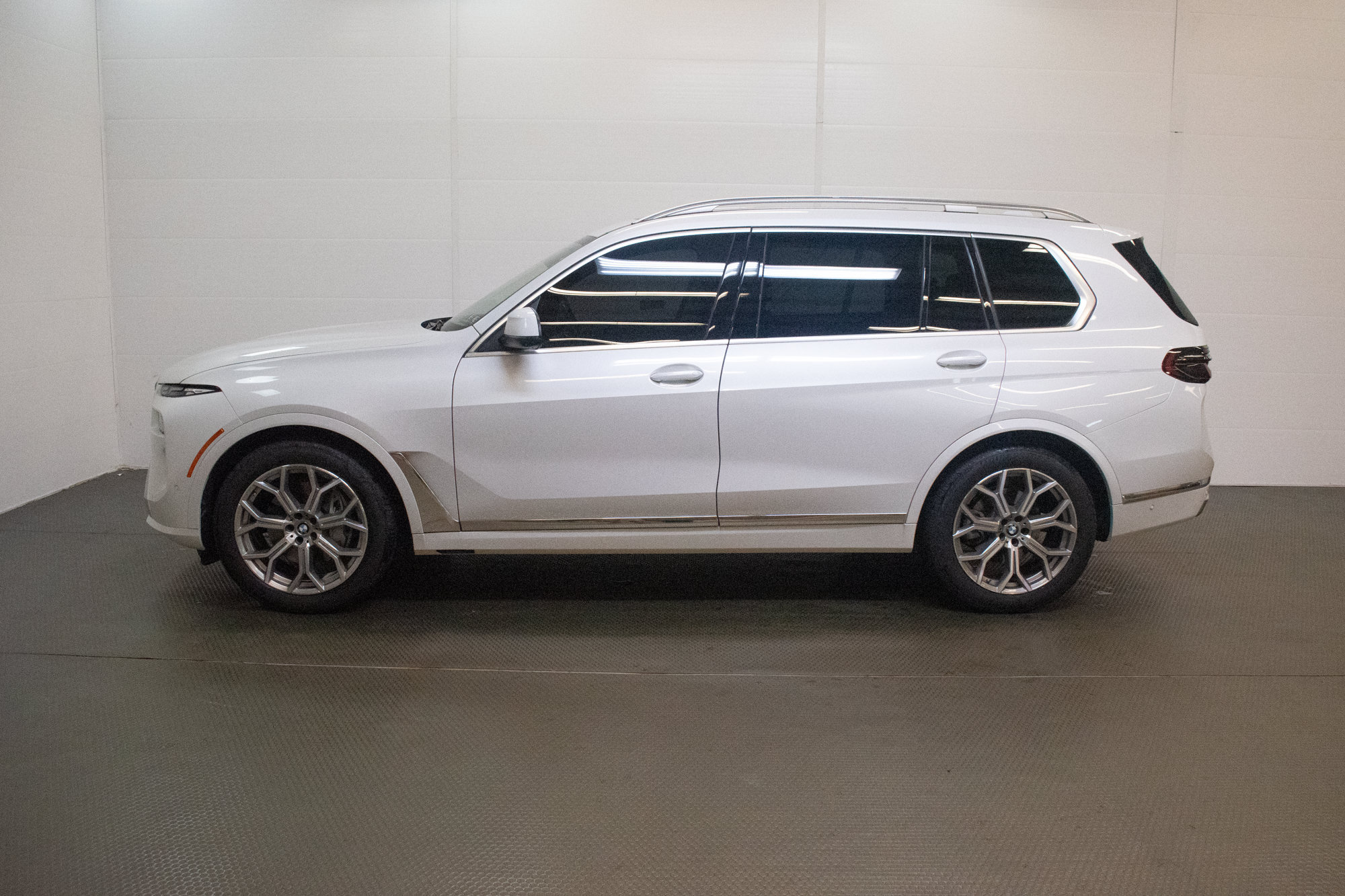 Used 2025 BMW X7 xDrive40i w/ Climate Comfort Package AWD/4WD image 7
