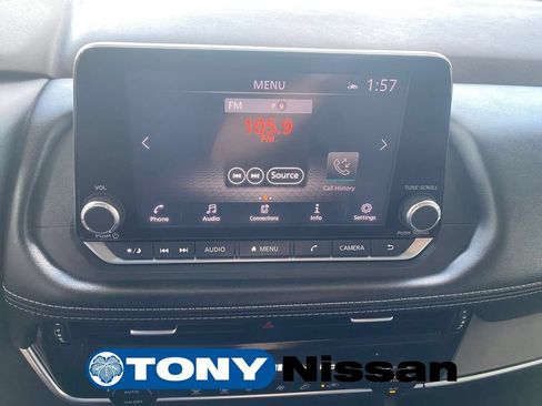 Used 2022 Nissan Rogue SV FWD image 16