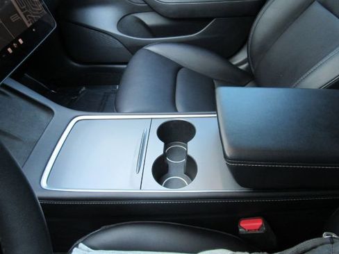 Used 2022 Tesla Model 3 Standard Range image 40