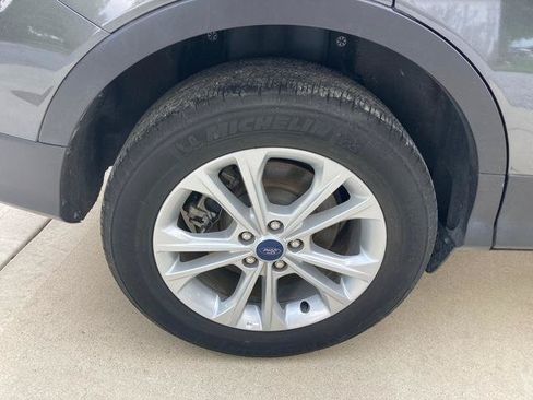 Used 2019 Ford Escape SE FWD image 12