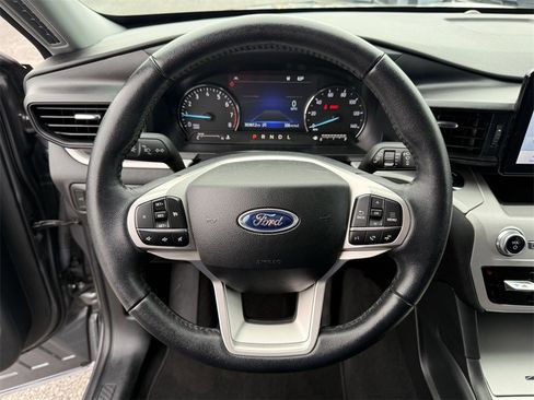 Used 2024 Ford Explorer XLT image 25
