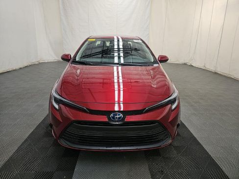 Used 2025 Toyota Corolla LE FWD image 2