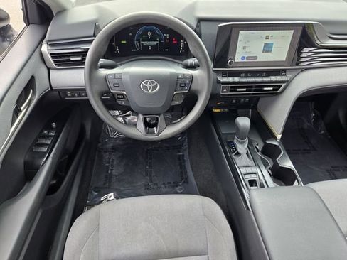 Used 2025 Toyota Camry LE image 12