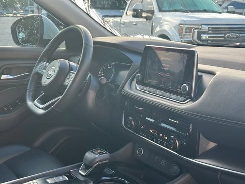 Used 2022 Nissan Rogue SV w/ SV Premium Package FWD image 26