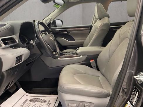 Used 2021 Toyota Highlander Platinum AWD/4WD image 8