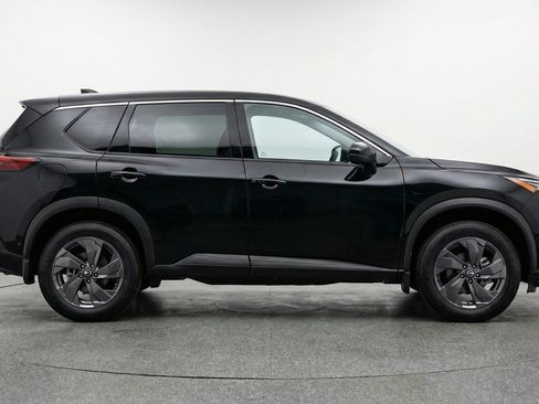 Used 2025 Nissan Rogue SV FWD image 11