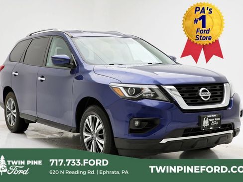 Used 2020 Nissan Pathfinder SV image 1