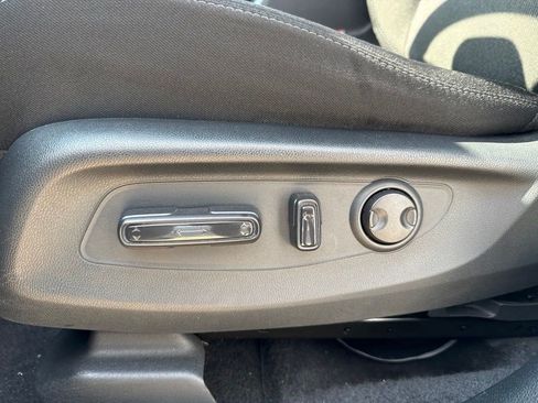 Certified 2025 Honda CR-V EX image 8