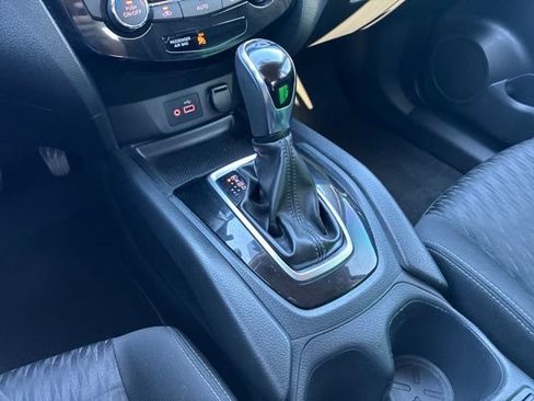Used 2018 Nissan Rogue SV AWD/4WD image 34