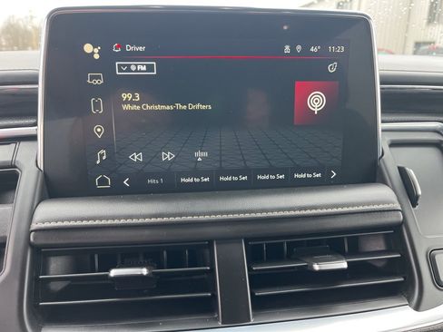 Used 2023 GMC Yukon SLT w/ SLT Luxury Package image 25