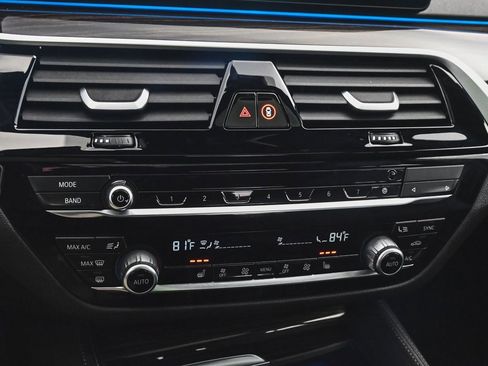 Used 2023 BMW 530e xDrive w/ Premium Package image 26