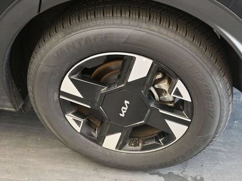 Used 2026 Kia Sportage LX FWD image 12