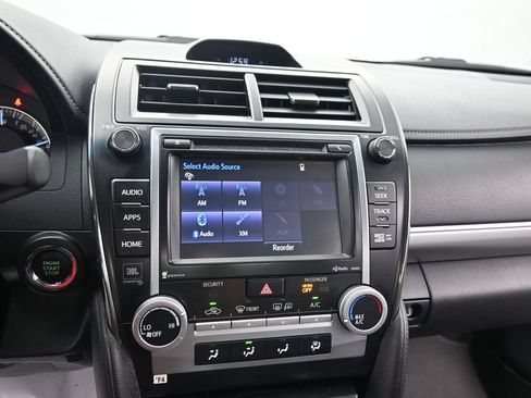 Used 2014 Toyota Camry SE w/ Leather Package FWD image 21