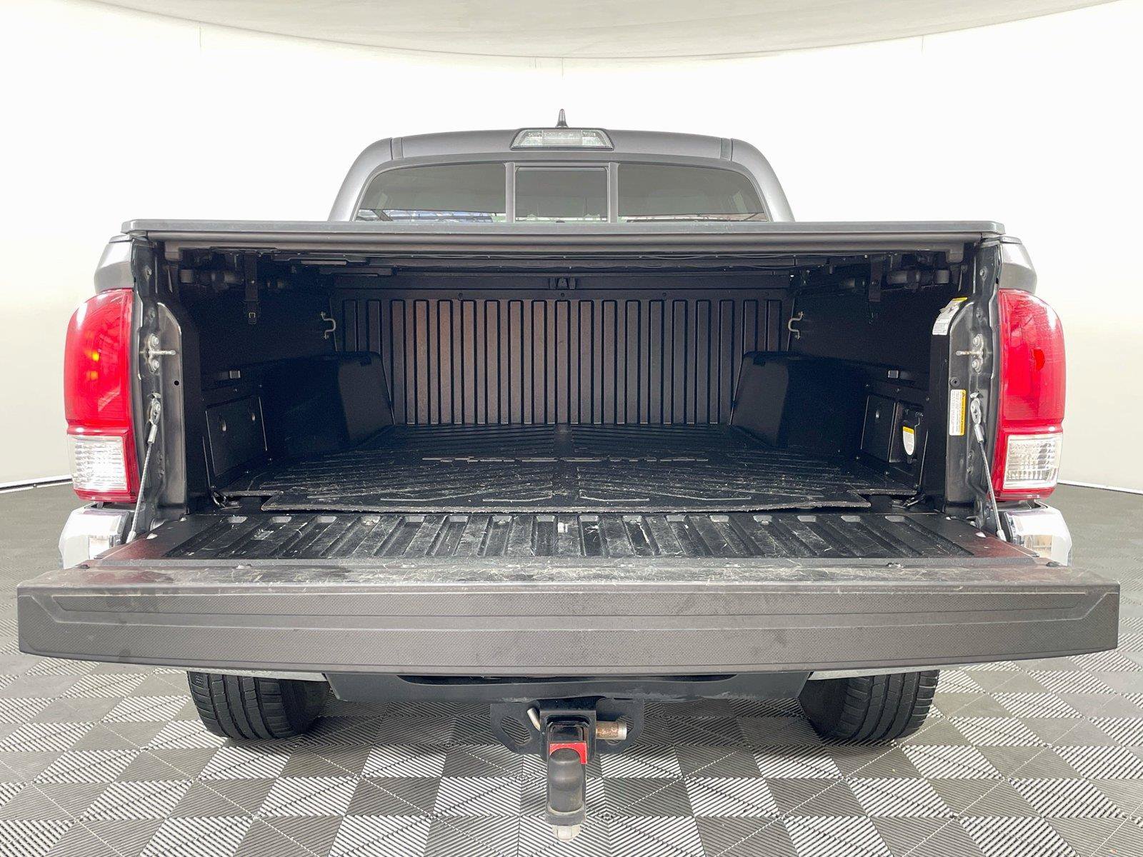 Used 2016 Toyota Tacoma TRD Off-Road w/ Towing Package AWD/4WD image 27