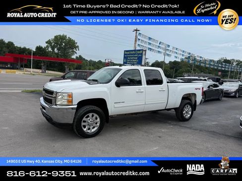 Used 2011 Chevrolet Silverado 2500 LT w/ Convenience Package AWD/4WD image 4