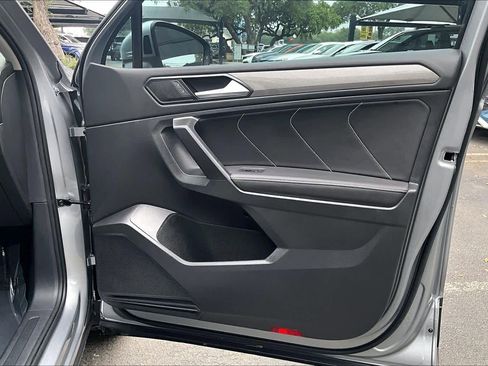 Certified 2023 Volkswagen Tiguan SE FWD image 23