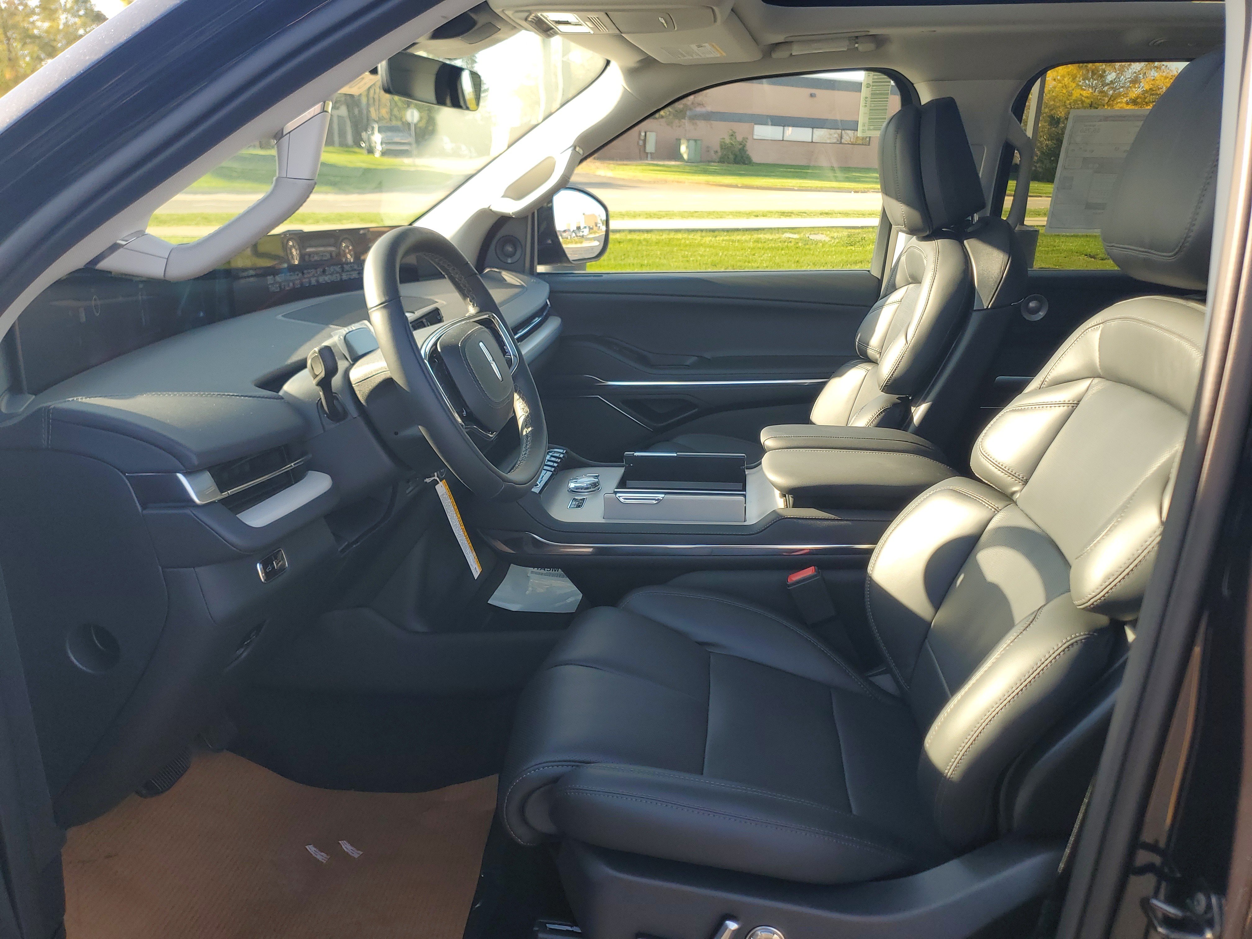 New 2027 Lincoln Navigator L Reserve AWD/4WD image 12