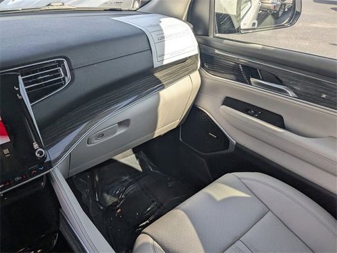 Used 2022 Jeep Wagoneer Series II image 18