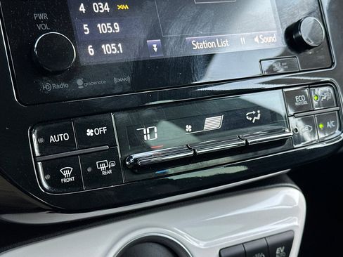 Used 2017 Toyota Prius Prime Plus image 21