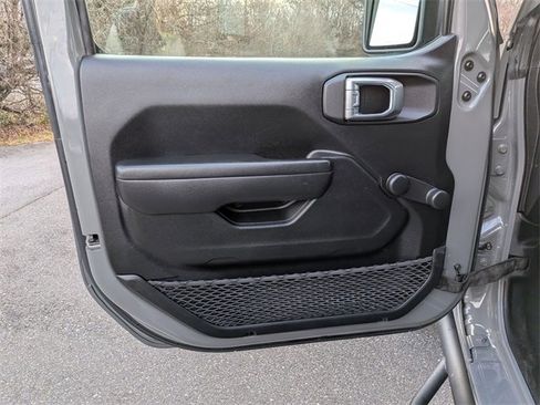 Used 2023 Jeep Gladiator Sport image 11