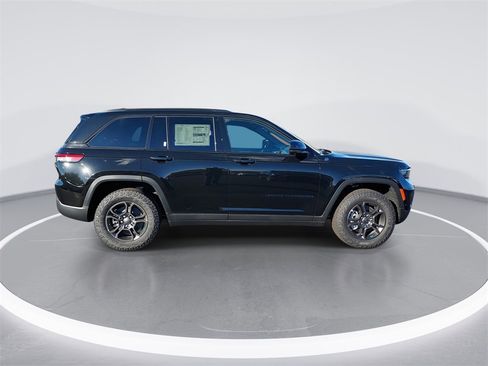 New 2024 Jeep Grand Cherokee Trailhawk w/ Advanced Protech Group II image 9