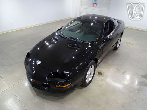 Used 1995 Chevrolet Camaro Z28 image 3