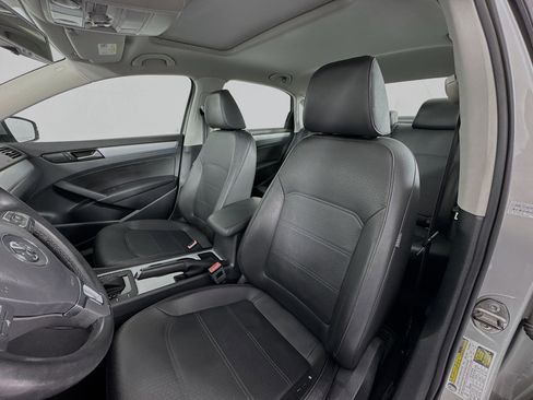 Used 2013 Volkswagen Passat 2.5 SE image 19