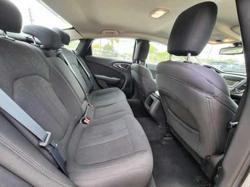 Used 2015 Chrysler 200 Limited FWD image 12