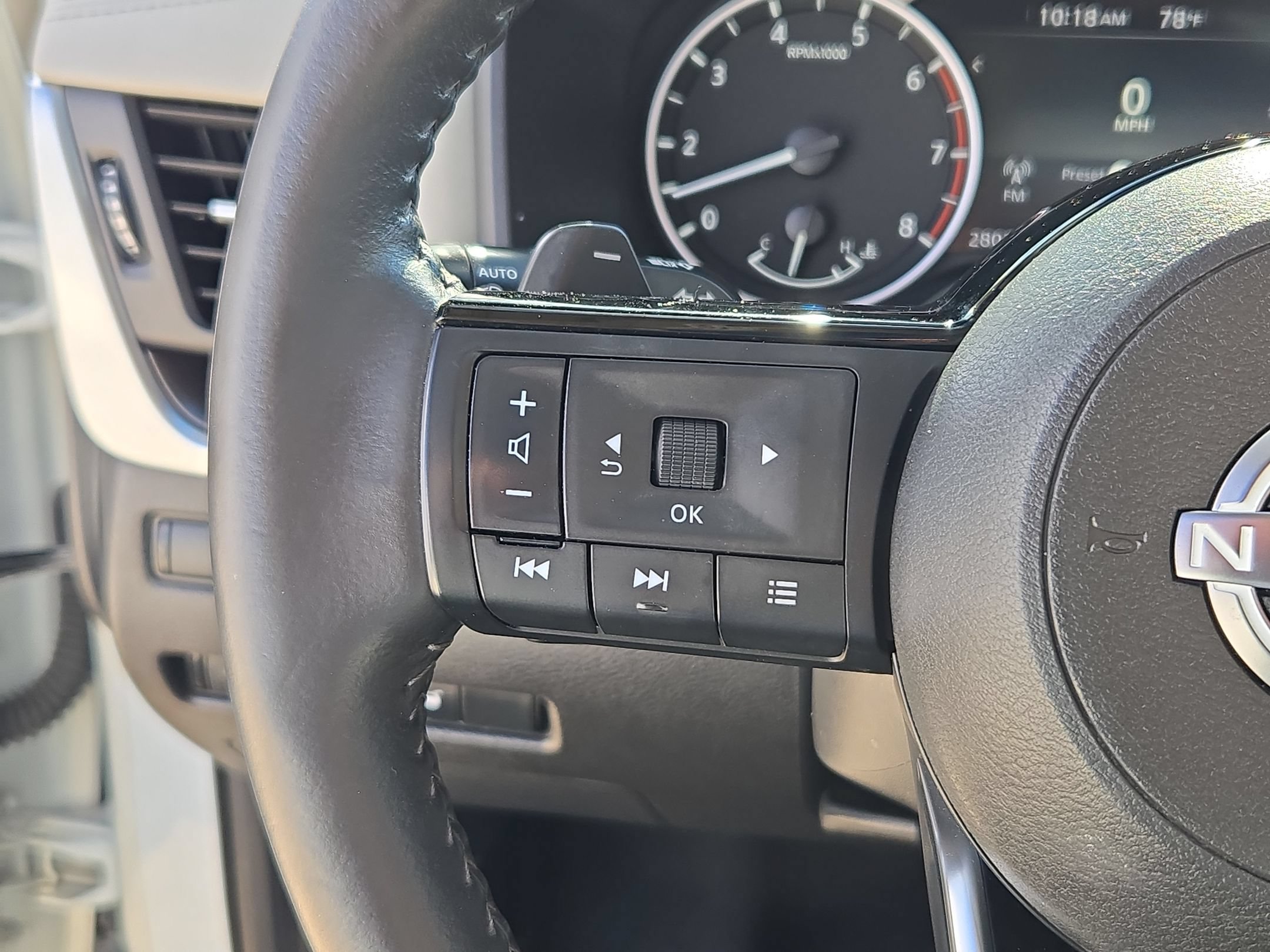 Used 2023 Nissan Rogue SV w/ SV Premium B Package FWD image 23